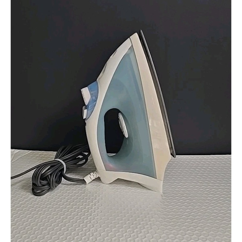 Black & Decker F210 SmartTemp Technology Nonstick Soleplate Iron‎